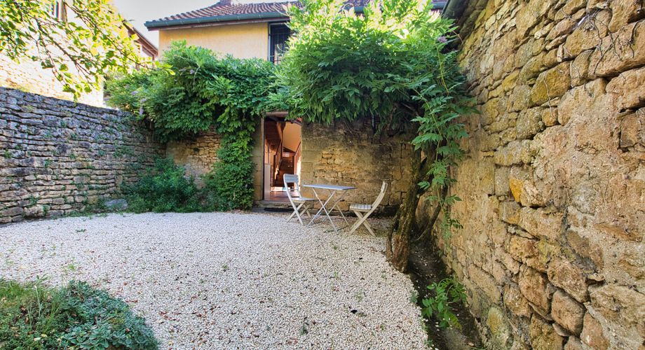 10 minutes de SARLAT - Au calme avec vue imprenable ! Maison de famille avec gites piscine et dépendances