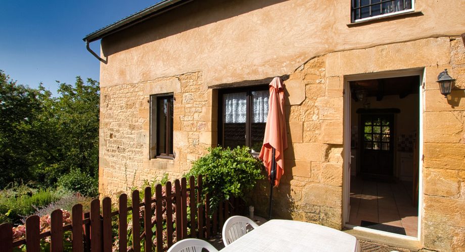 10 minutes de SARLAT - Au calme avec vue imprenable ! Maison de famille avec gites piscine et dépendances