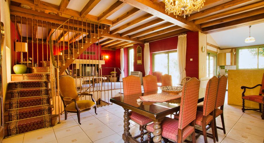 BASTIDE DE DOMME - PERIGOURDINE AVEC GARAGE- COUR INTERIEURE ET CHAMBRE D'HOTES