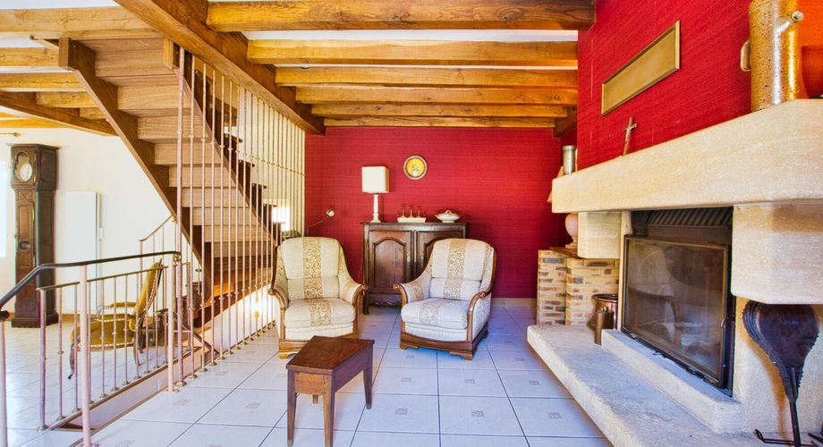 BASTIDE DE DOMME - PERIGOURDINE AVEC GARAGE- COUR INTERIEURE ET CHAMBRE D'HOTES