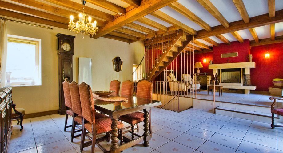 BASTIDE DE DOMME - PERIGOURDINE AVEC GARAGE- COUR INTERIEURE ET CHAMBRE D'HOTES