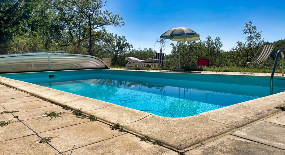 Lot/ Dordogne - Maison en pierre avec vue magnifique sur la vallée avec piscine et dépendances