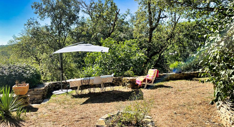Lot/ Dordogne - Maison en pierre avec vue magnifique sur la vallée avec piscine et dépendances