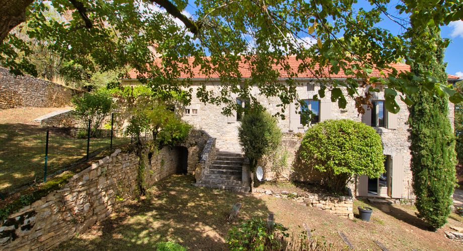 SECTEUR DAGLAN- Au sud de Sarlat – Ensemble de caractère avec maison rénovée, gîte, grange et piscine