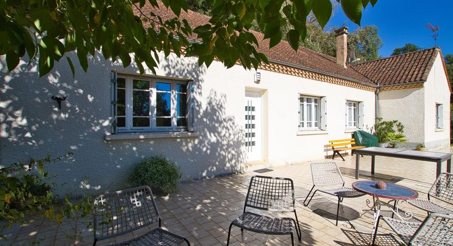 SARLAT- Maison avec garage et terrain