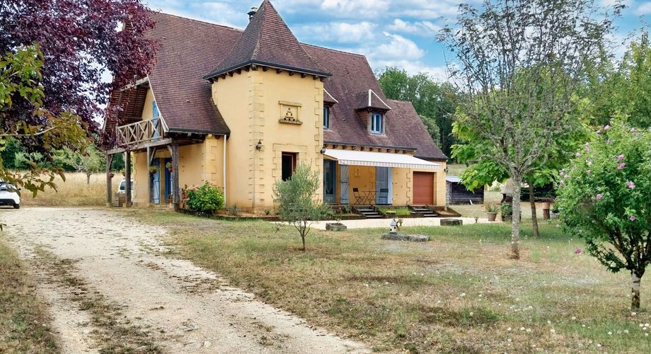 SUD SARLAT- Maison périgordine avec garage 
