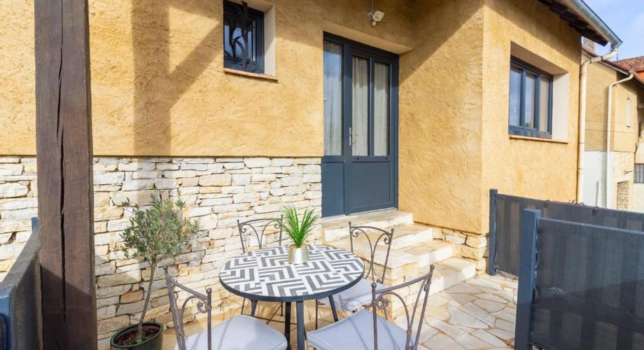 SARLAT Contemporaine de 5 chambres avec Piscine, Garage et appartement indépendant
