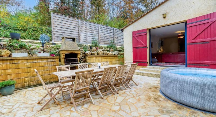SARLAT Contemporaine de 5 chambres avec Piscine, Garage et appartement indépendant