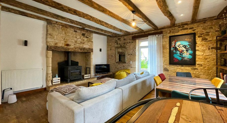 maison de Village en pierre - sur 3088m2 de terrain 