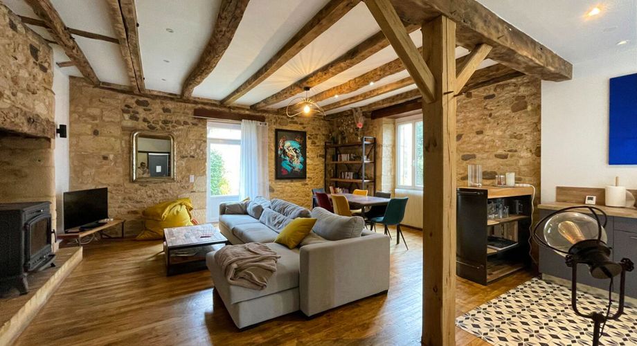 maison de Village en pierre - sur 3088m2 de terrain 