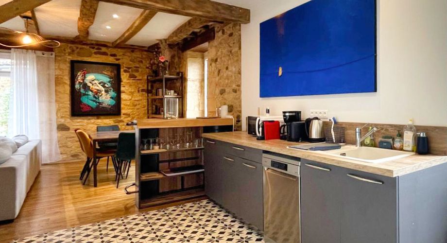 maison de Village en pierre - sur 3088m2 de terrain 