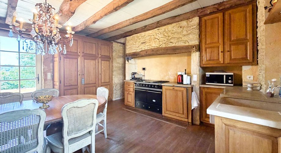 PÉRIGOURDINE DANS SARLAT AVEC PISCINE 