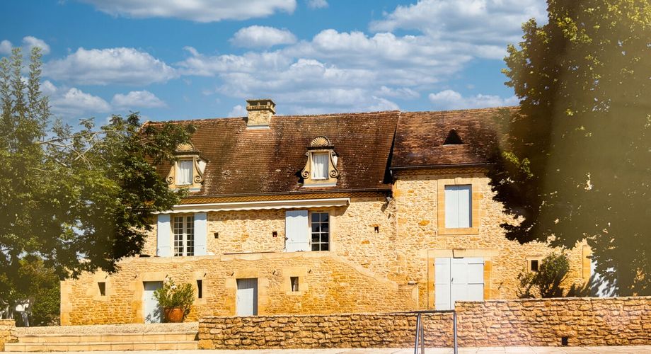 PÉRIGOURDINE DANS SARLAT AVEC PISCINE 