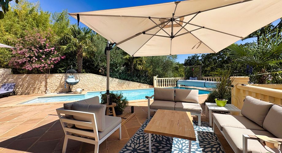 SARLAT- Maison avec appartement indépendant, piscine et jardin 