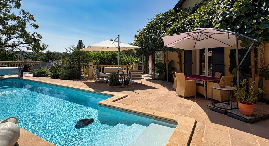 SARLAT- Maison avec appartement indépendant, piscine et jardin 