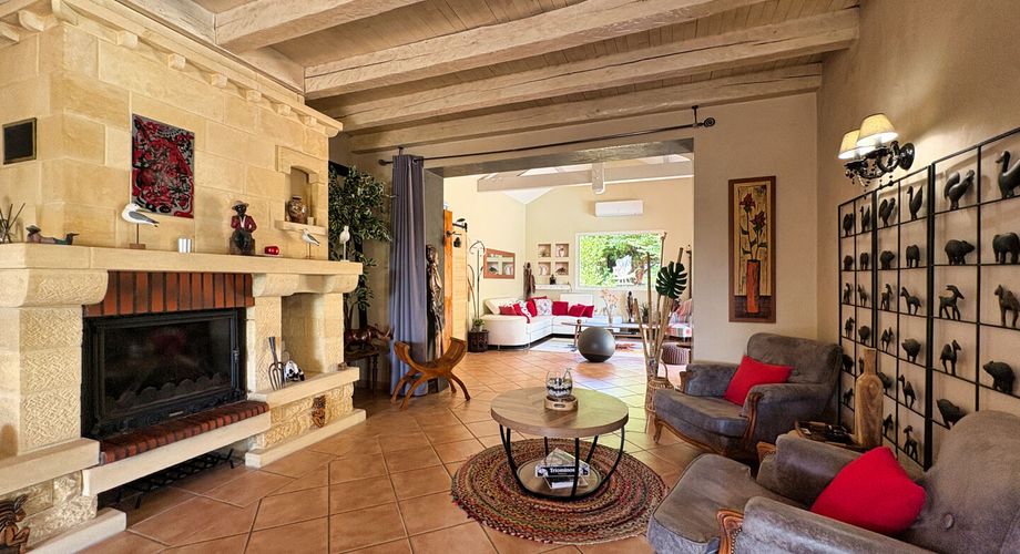 SARLAT- Maison avec appartement indépendant, piscine et jardin 