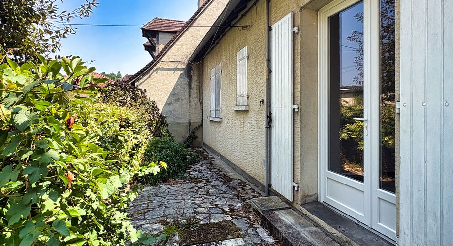 SARLAT CENTRE VILLE- Maison avec jardin et garage