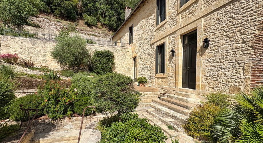 MAISON DE MAITRE EN PARFAIT ETAT AVEC GITE 