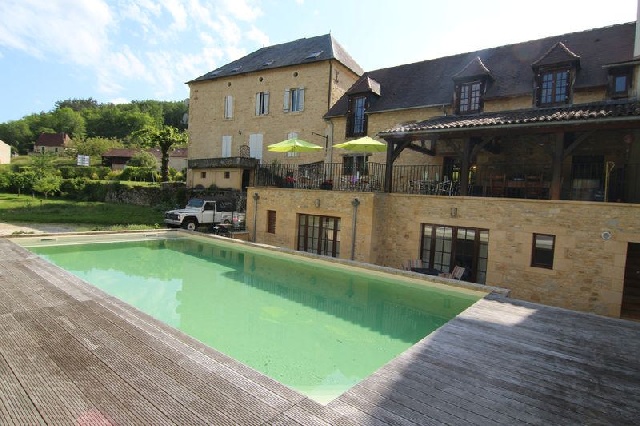 SECTEUR CENAC- Maison avec gîte et piscine