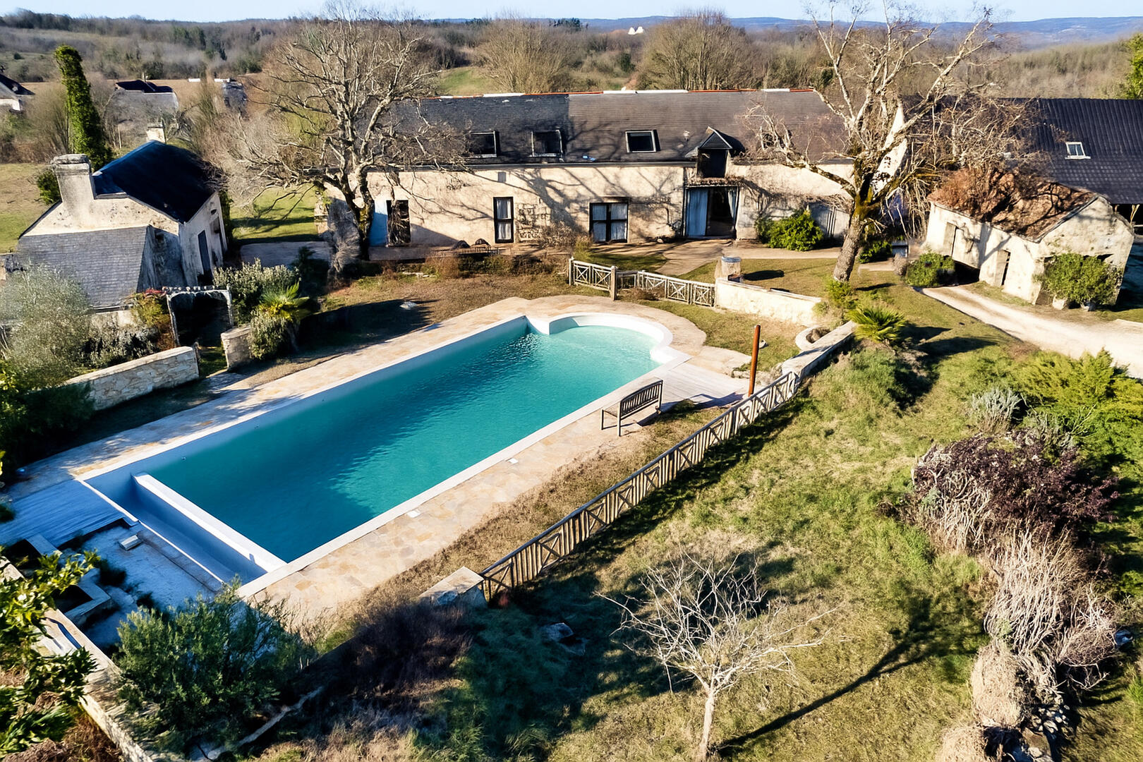 Propriété au coeur du Périgord Noir avec deux chambres d'hôtes et deux gîtes insolites + piscine 