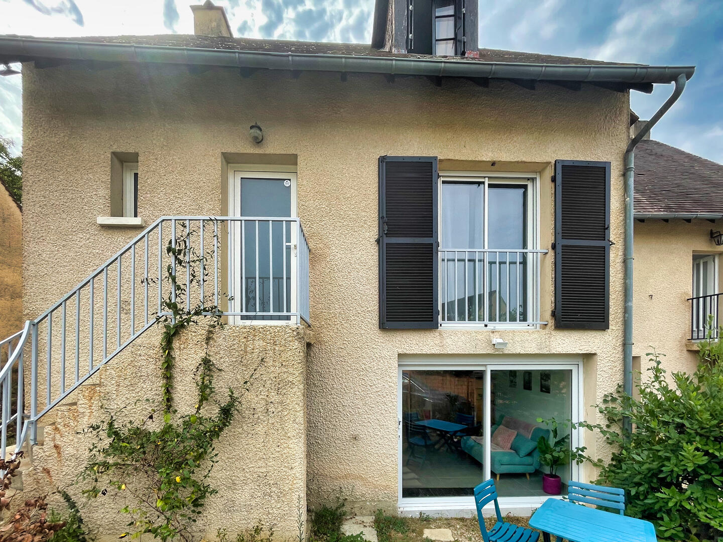 SARLAT, maison de ville avec gite en parfait état sur un terrain de 485m2