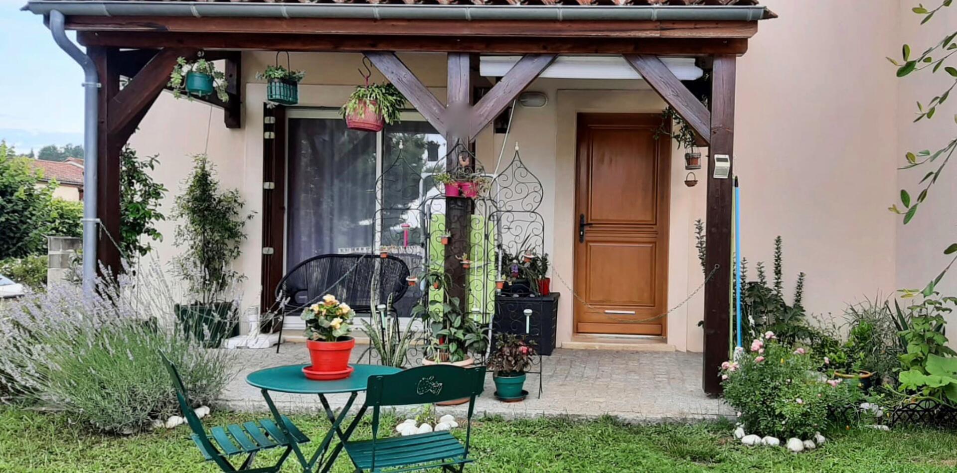 SARLAT- Appartement avec terrasse couverte et piscine collective
